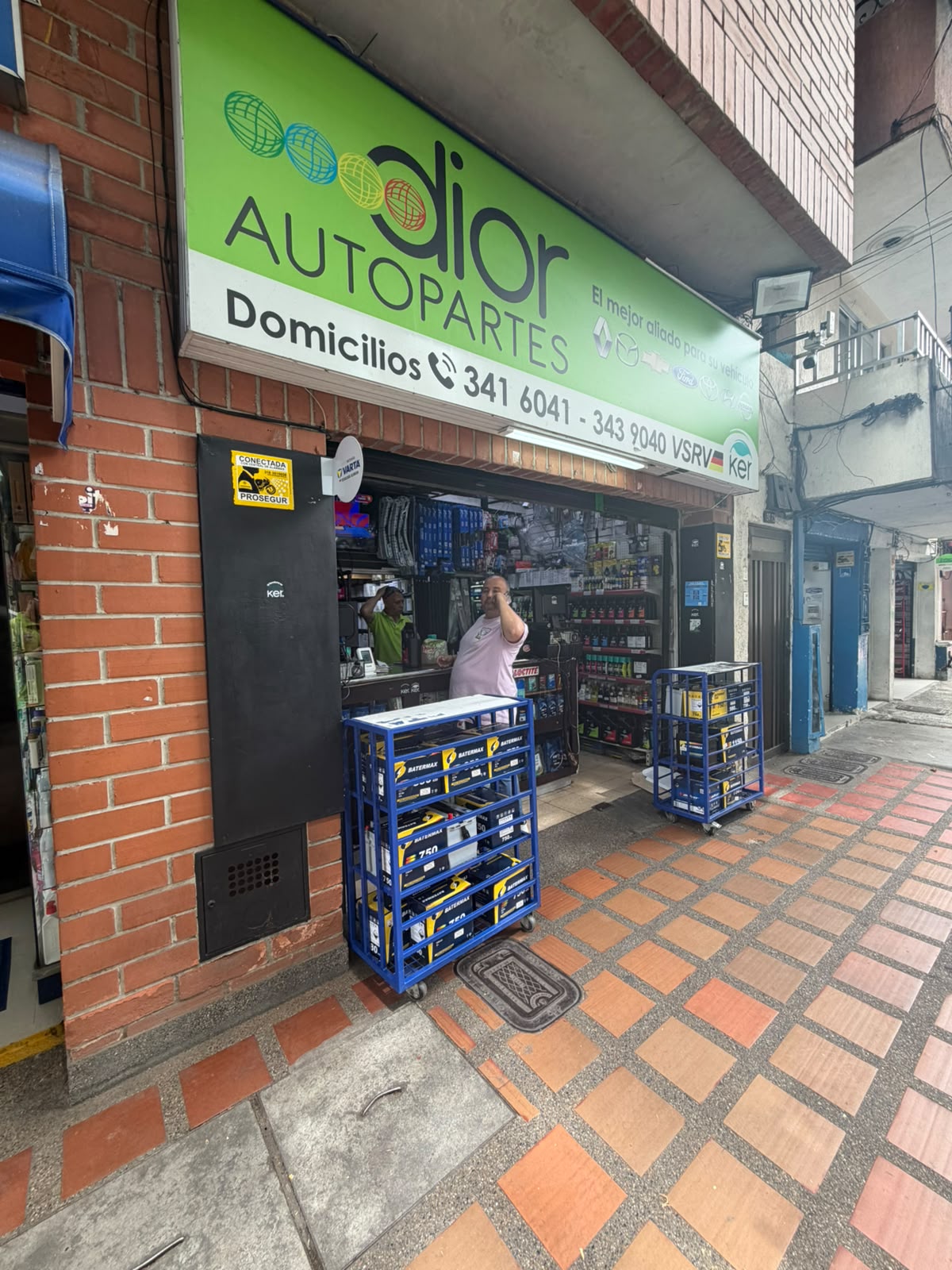 Fachada de Autopartes Dior Belén